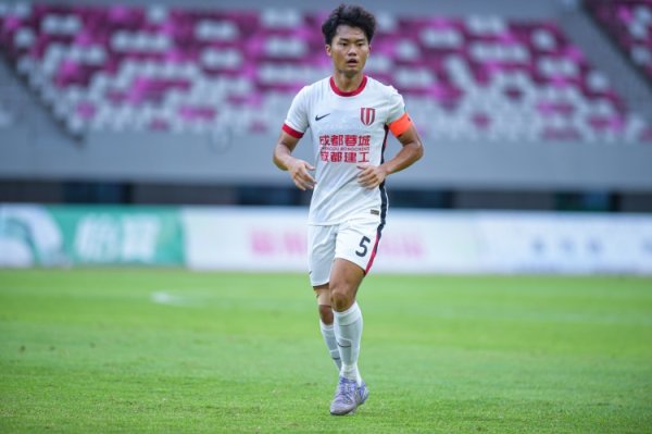 成都蓉城B队领队  、后场球员李小一（22岁）转会陕西联合