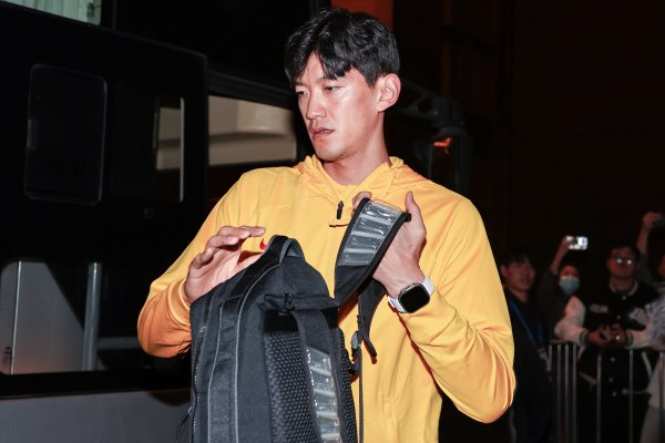 记者：国足竞技状态  不好能力与对手有差距，丢球和颜骏凌没啥关系