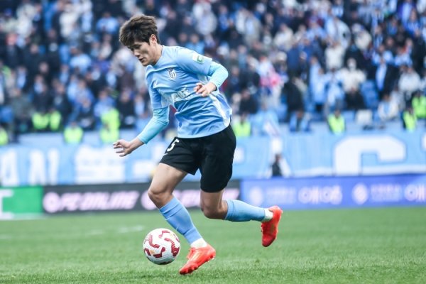 刘祝润:有球迷支持在场上射门越来越有劲儿,战蓉城目标取胜 刘祝润:有球迷支持在场上射门越来越有劲儿,战蓉城目标取胜