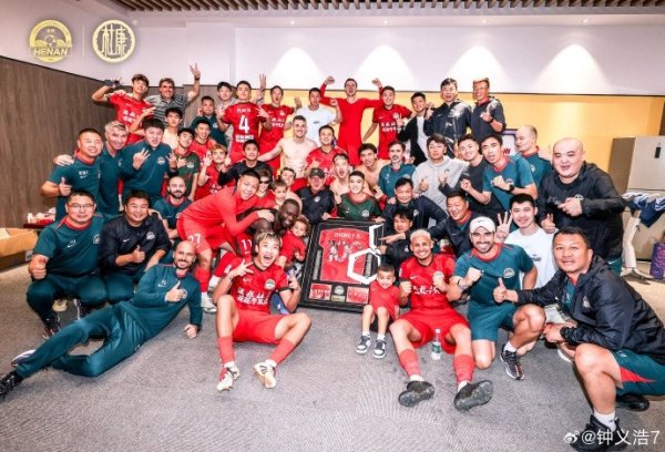 河南队百场里程碑!钟义浩社媒:希望百场不是终点线,而是新的开始 河南队百场里程碑!钟义浩社媒:希望百场不是终点线,而是新的开始