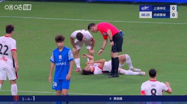 开场仅20秒!元敏诚与刘诚宇边路对峙  后倒地不起,后者被出示警告 开场仅20秒!元敏诚与刘诚宇边路对峙  后倒地不起,后者被出示警告