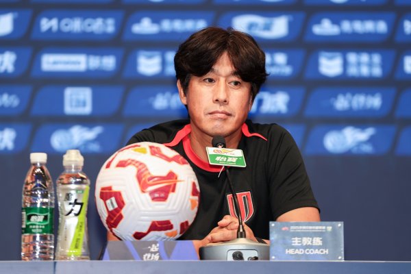 徐正源谈板凳深度问题:若韦世豪或另一名外援在,可能赛事  更顺 徐正源谈板凳深度问题:若韦世豪或另一名外援在,可能赛事  更顺